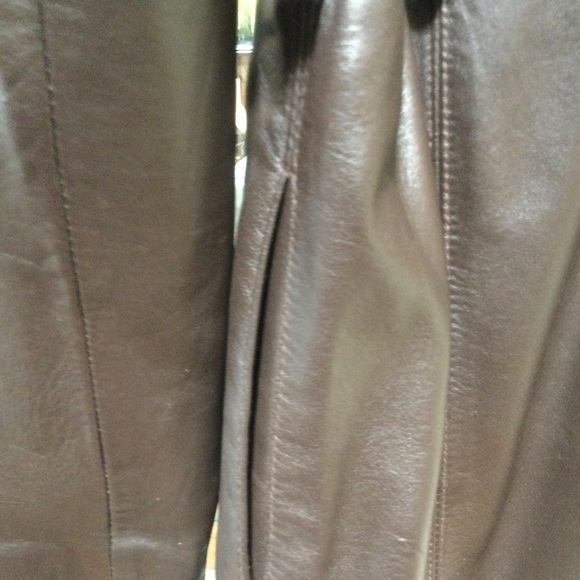 Lucious Dark Brown Leather coat with Authentic Fox Fur Removable Collar - Picture 4 of 5